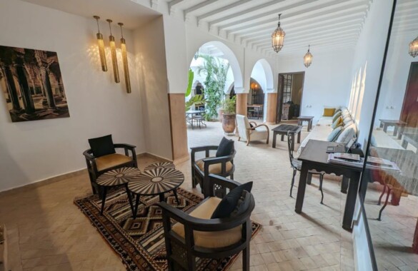 Riad de 5 chambres avec bassin en terrasse et bel emplacement