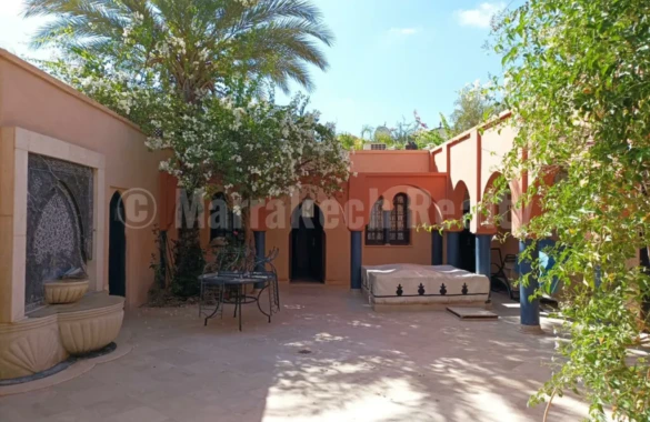 Very beautifully designed villa in a luxurious, secure setting in an olive grove 11km from Marrakech