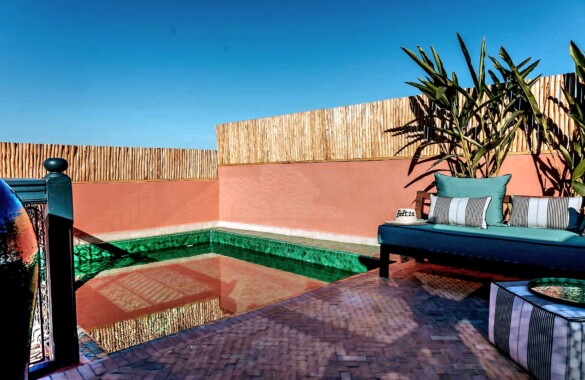 Riad titré et entièrement reconstruit de 4 chambres avec terrasse piscine