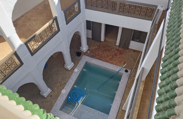 Riad titré de 5 chambres, vendu meublé, équipé, piscine chauffée