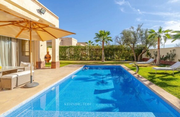 To seize: villa in private residence for long term rental, private swimming pool